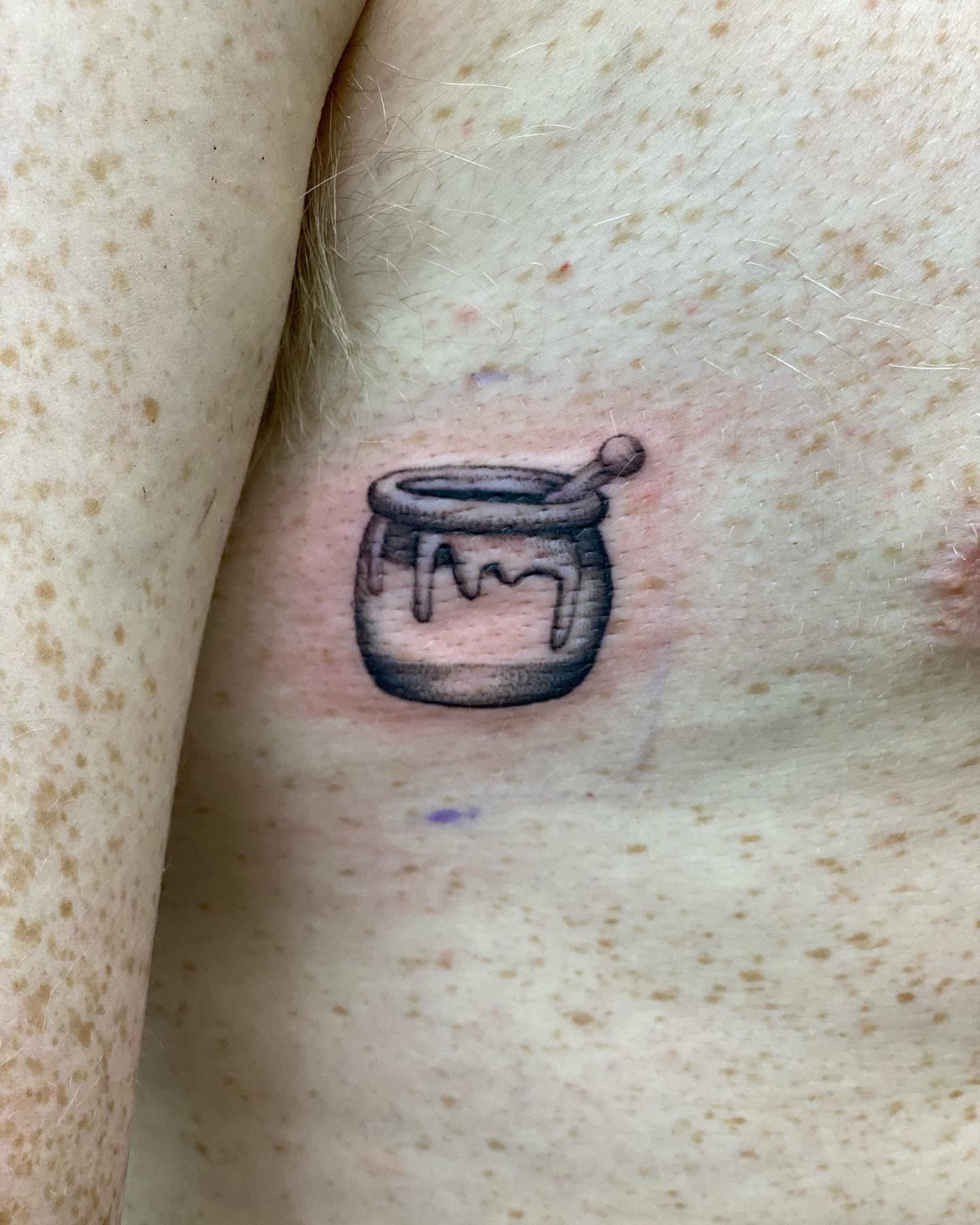 Fine line honeypot tattoo by Isaac Mackenzie