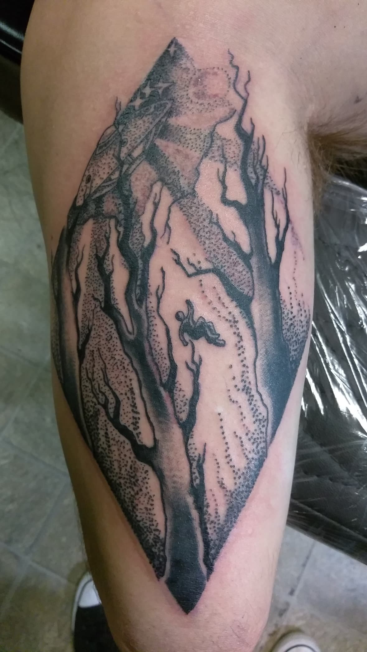 Illustrative UFO abduction tattoo by Isaac Mackenzie, Oahu
