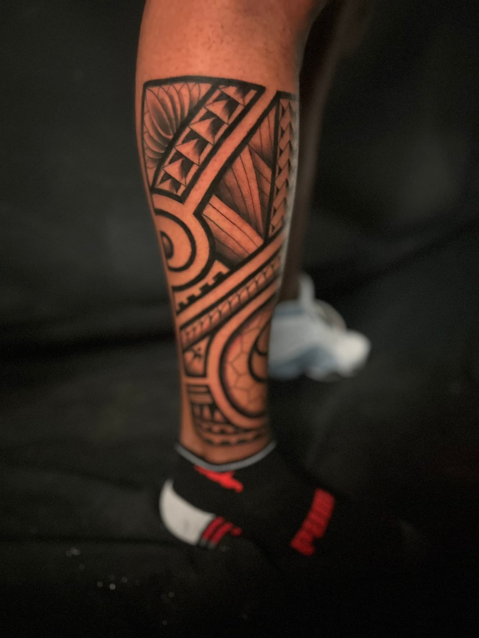 Custom Polynesian tribal calf half sleeve by Isaac Mackenzie, Oahu